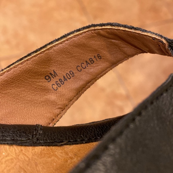 Born black flip flops size 9 - Picture 5 of 6